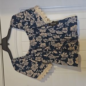 Super cute floral print top